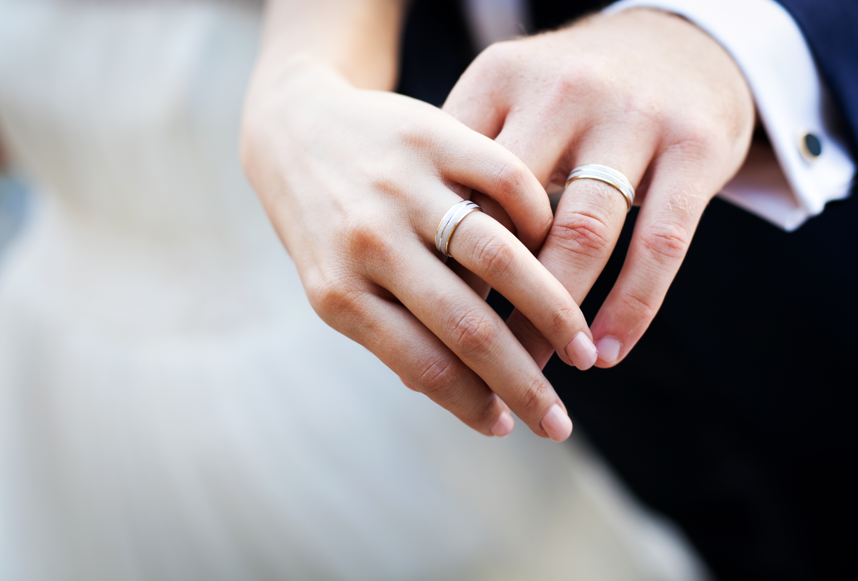 Newly wed couple's hands with wedding rings | Cruise Control Limousines